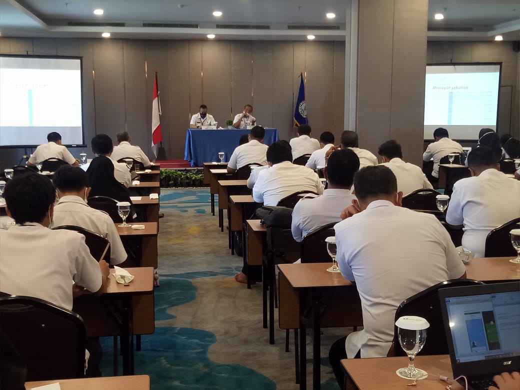 Sosialisasi Pembinaan dan Pengawasan Internal Sosialisasi Pembinaan dan Pengawasan Internal