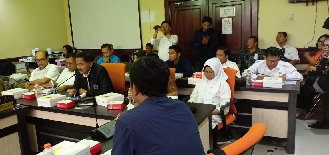 Rapat Koordinasi Pimpinan & Anggota Komisi D DPRD Sby beserta OPD Terkait dlm Program P4GN Rapat Koordinasi Pimpinan & Anggota Komisi D DPRD Sby beserta OPD Terkait dlm Program P4GN