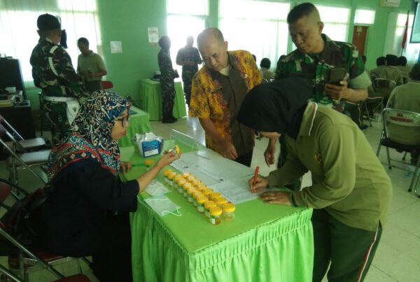 Pemberdayaan Masyarakat Anti Narkoba Melalui Tes Urine di Lingkungan Pemerintah Pemberdayaan Masyarakat Anti Narkoba Melalui Tes Urine di Lingkungan Pemerintah