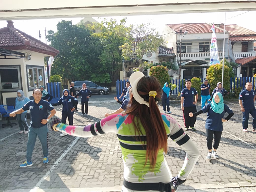 Pembinaan Jasmani kepada Pegawai BNN Kota Surabaya Pembinaan Jasmani kepada Pegawai BNN Kota Surabaya