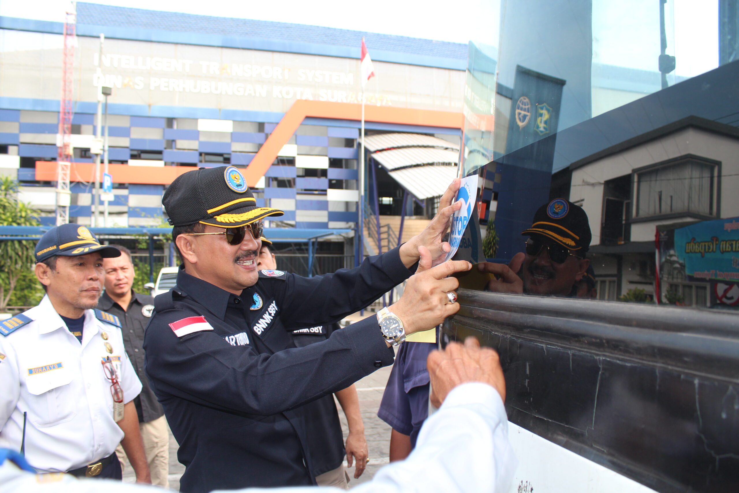 PEMASANGAN STIKER STOP NARKOBA PEMASANGAN STIKER STOP NARKOBA