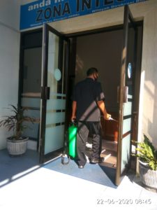 Penyemprotan Disinfektan Area Kantor BNN Kota Surabaya