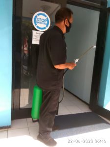 Penyemprotan Disinfektan Area Kantor BNN Kota Surabaya