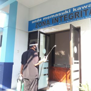 Berjemur Pagi dan Penyemprotan Disinfektan