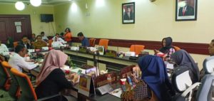 Rapat Koordinasi Pimpinan & Anggota Komisi D DPRD Sby beserta OPD Terkait dlm Program P4GN