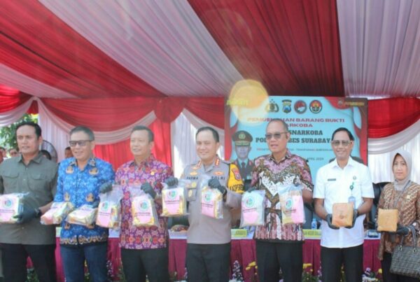 Kepala BNN Kota Surabaya menghadiri Pemusnahan Barang Bukti Narkotika di Polrestabes Surabaya Kepala BNN Kota Surabaya menghadiri Pemusnahan Barang Bukti Narkotika di Polrestabes Surabaya