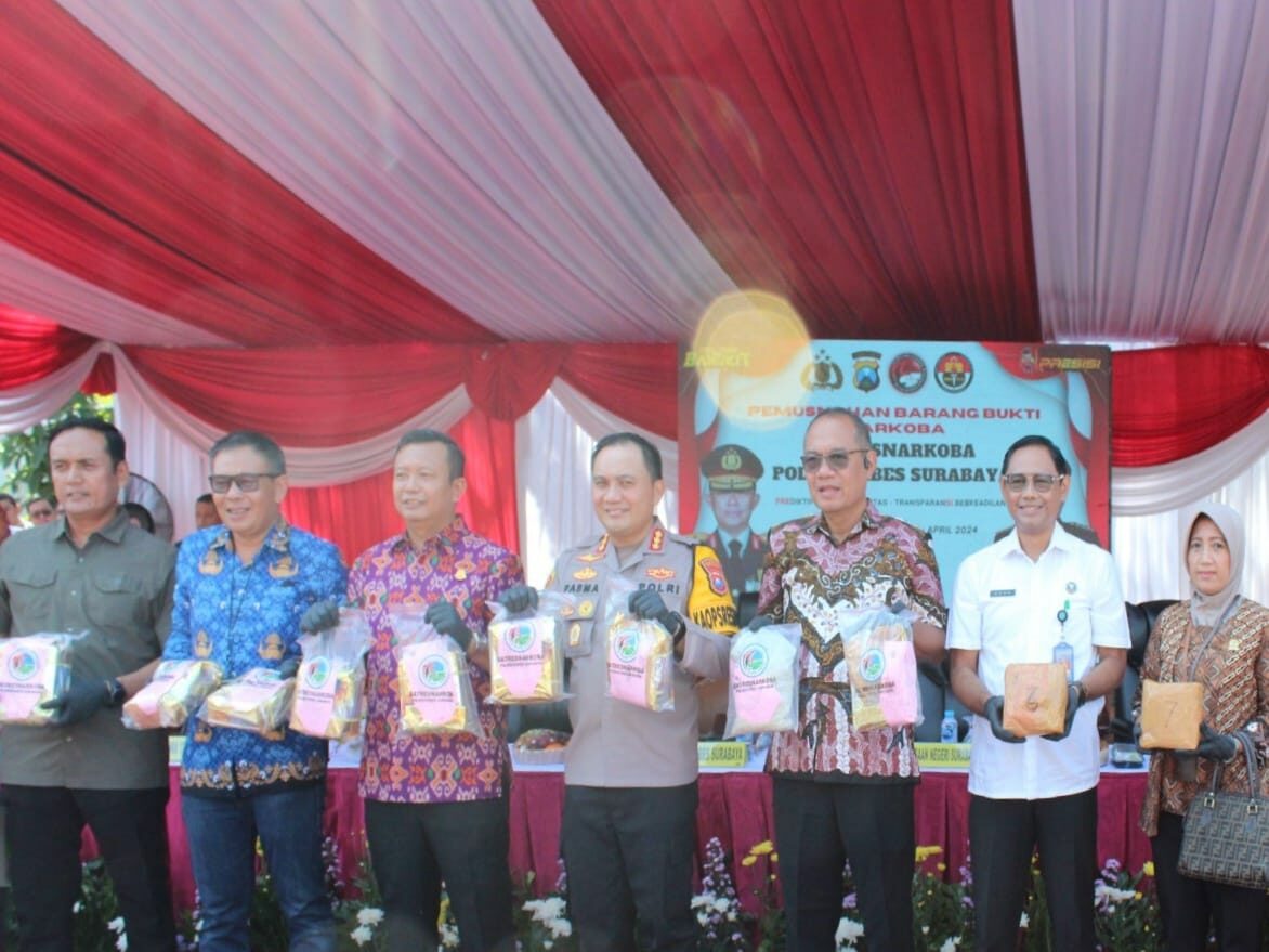 Kepala BNN Kota Surabaya menghadiri Pemusnahan Barang Bukti Narkotika di Polrestabes Surabaya Kepala BNN Kota Surabaya menghadiri Pemusnahan Barang Bukti Narkotika di Polrestabes Surabaya