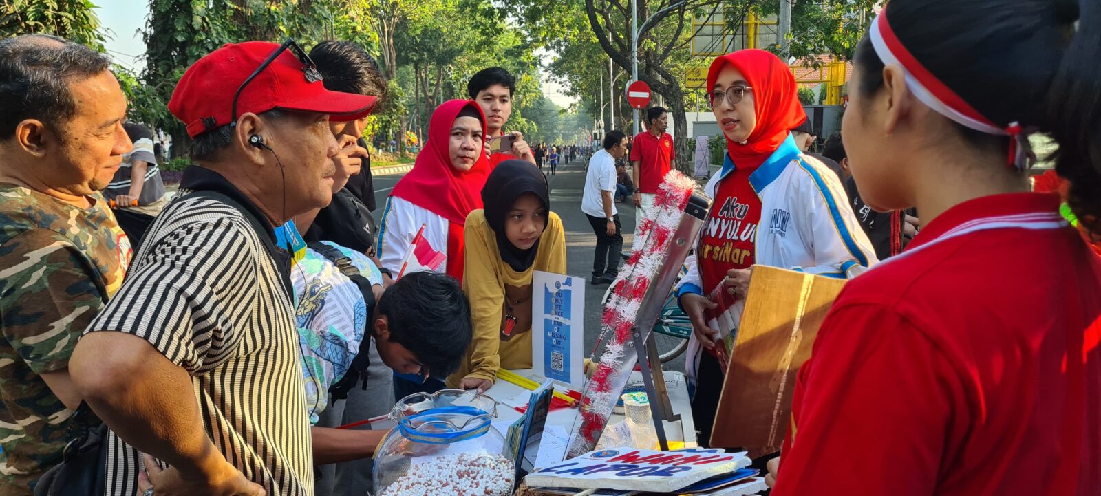 BNN Kota Surabaya Gelar Kegiatan P4GN di Car Free Day untuk Tingkatkan Kesadaran Masyarakat Terkait Bahaya Narkoba BNN Kota Surabaya Gelar Kegiatan P4GN di Car Free Day untuk Tingkatkan Kesadaran Masyarakat Terkait Bahaya Narkoba