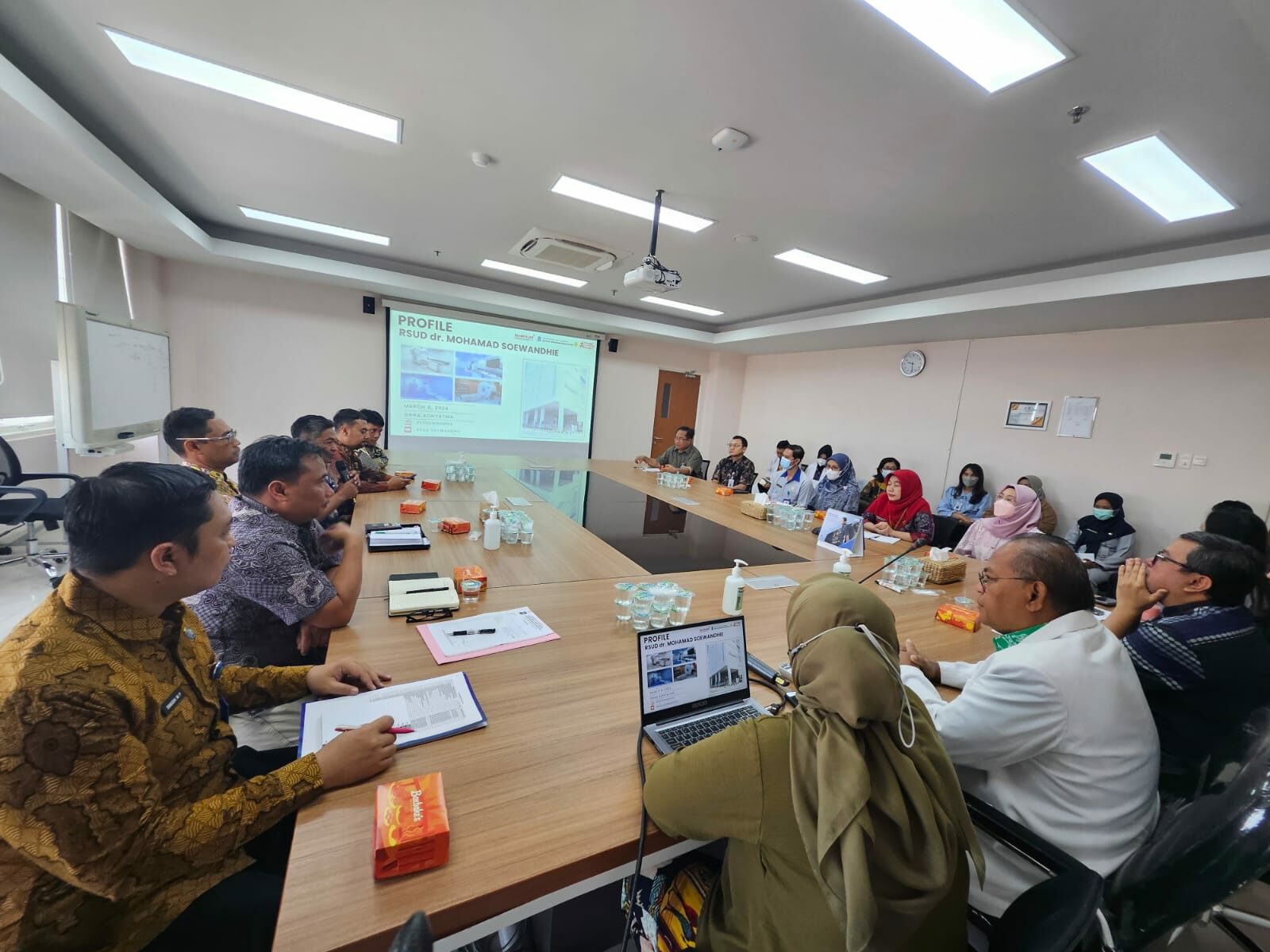 BNN Kota Surabaya Melakukan Koordinasi Pemeriksaan Kesehatan Calon Kepala Daerah pada Pilkada Kota Surabaya BNN Kota Surabaya Melakukan Koordinasi Pemeriksaan Kesehatan Calon Kepala Daerah pada Pilkada Kota Surabaya