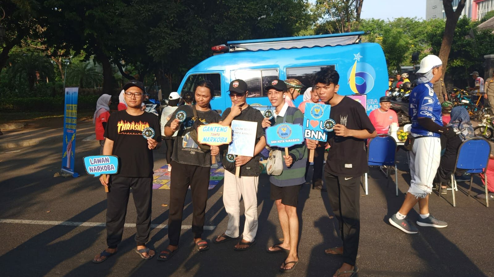 BNN Kota Surabaya Lakukan Pelayanan Publik Melalui Informasi Edukasi P4GN di Area Car Free Day (CFD) Jalan Taman Mayangkara