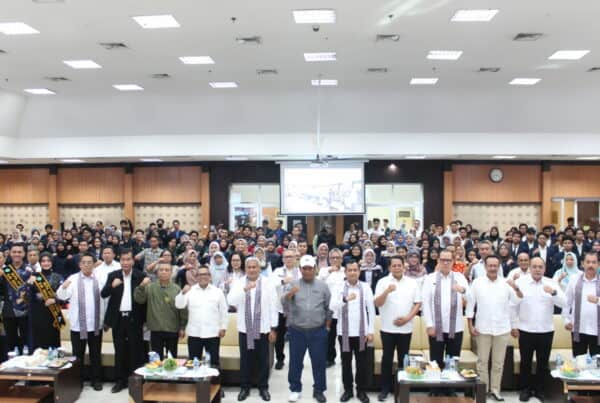 Kepala BNN RI, Komjen Pol. Marthinus Hukom, Berikan Kuliah Umum kepada Mahasiswa Universitas Negeri Surabaya Kepala BNN RI, Komjen Pol. Marthinus Hukom, Berikan Kuliah Umum kepada Mahasiswa Universitas Negeri Surabaya