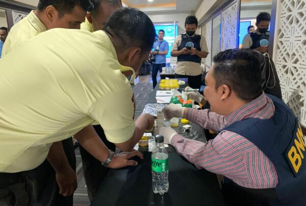 BNN Kota Surabaya Lakukan Tes Urine terhadap Pekerja Outsourcing PT BRI Regional Office Surabaya BNN Kota Surabaya Lakukan Tes Urine terhadap Pekerja Outsourcing PT BRI Regional Office Surabaya