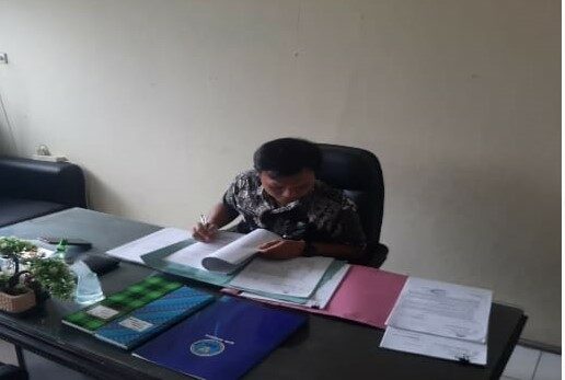 Pemeriksaan Dokumen Persyaratan Asesmen Terpadu oleh Tim BNN Kota Surabaya Pemeriksaan Dokumen Persyaratan Asesmen Terpadu oleh Tim BNN Kota Surabaya