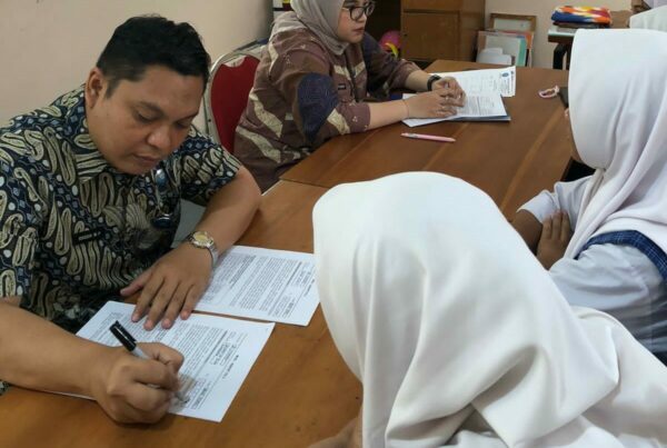 S A L A M: Program Unggulan BNN Kota Surabaya Tahun 2025 untuk Lindungi Anak dari Penyalahgunaan Narkoba S A L A M: Program Unggulan BNN Kota Surabaya Tahun 2025 untuk Lindungi Anak dari Penyalahgunaan Narkoba