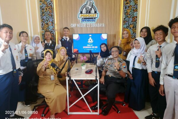 Kepala BNN Kota Surabaya Hadir Sebagai Narasumber Pada Kegiatan Podcast Anti Narkoba SMP Negeri 23 Surabaya Kepala BNN Kota Surabaya Hadir Sebagai Narasumber Pada Kegiatan Podcast Anti Narkoba SMP Negeri 23 Surabaya