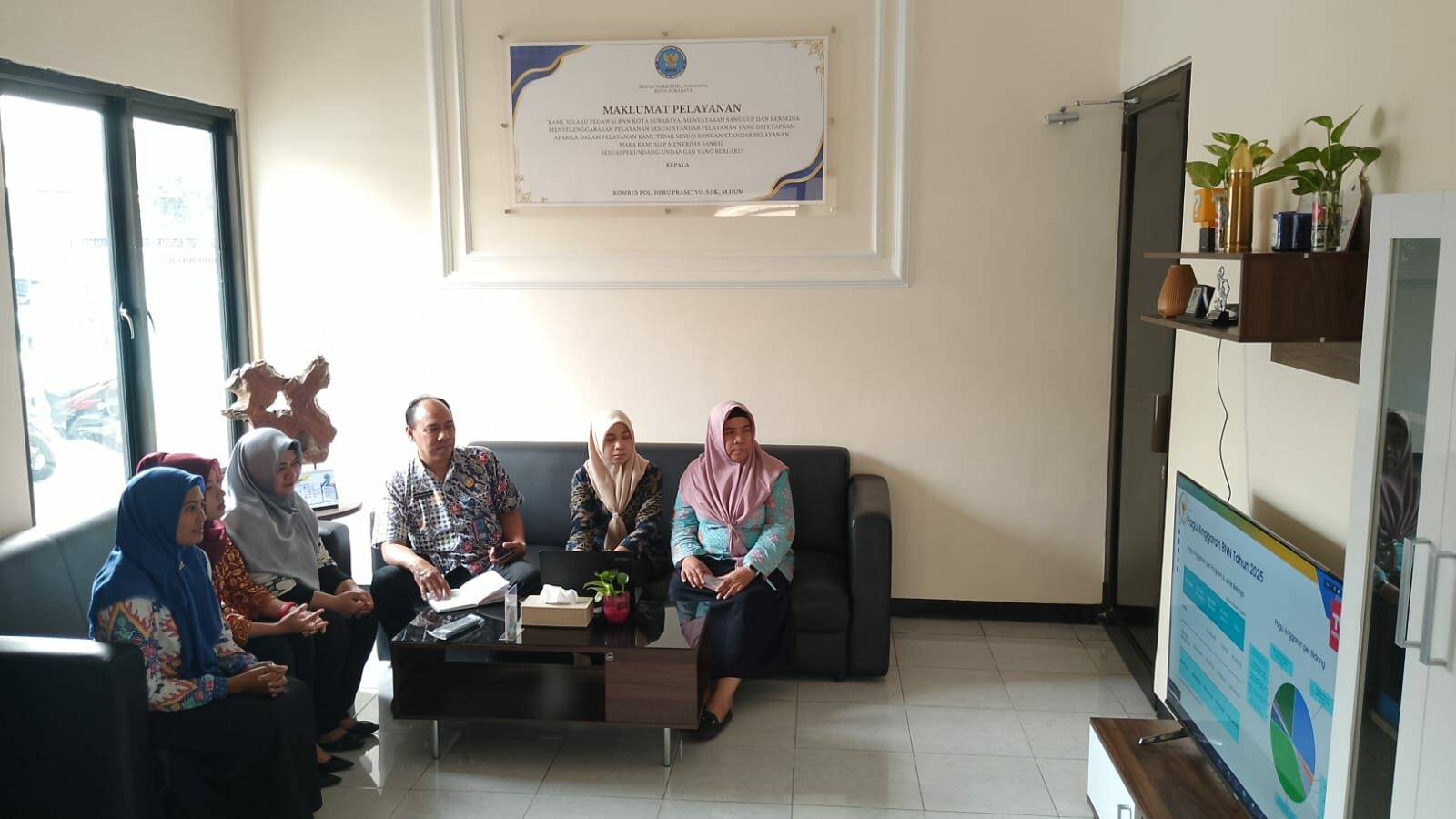 Menyaksikan Rapat Dengar Pendapat Kepala BNN RI dengan Komisi III DPR RI Menyaksikan Rapat Dengar Pendapat Kepala BNN RI dengan Komisi III DPR RI