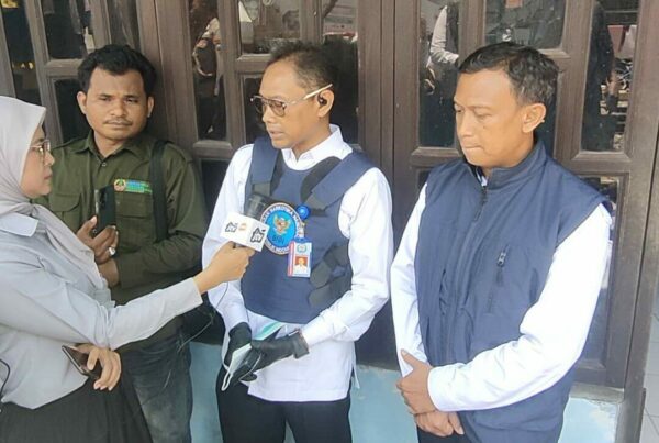 BNNP Jatim Tangkap Kurir Sabu 15 KG, BNNP Jatim dan BNN Kota Surabaya Menggeledah Rumah Kontrakan Tersangka !!!