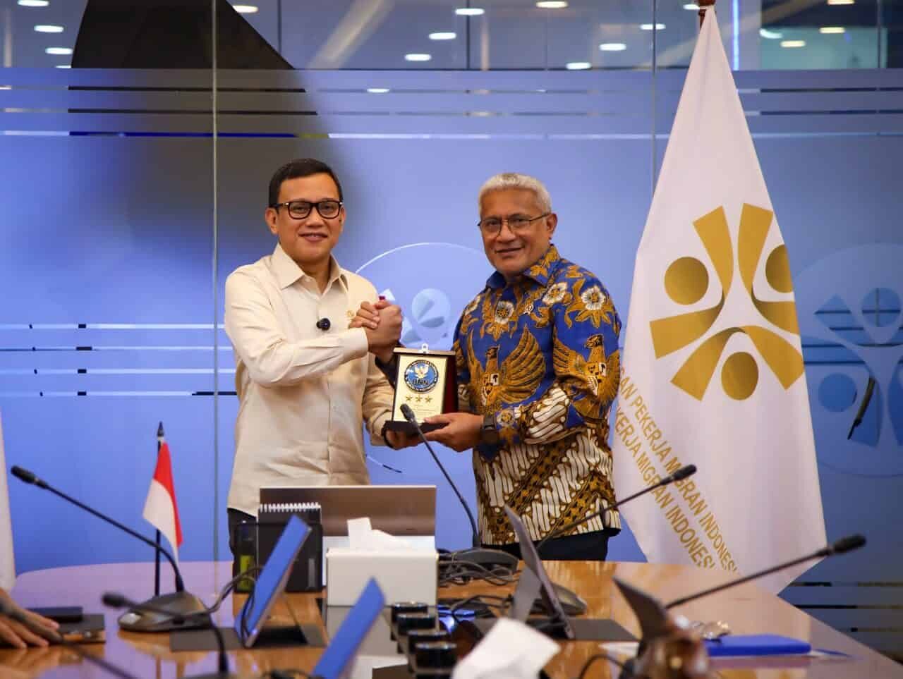 MIMPI KERJA DI LUAR NEGERI: WASPADAI MODUS SINDIKAT NARKOBA, BNN-P2MI BANGUN SISTEM KEAMANAN KOMUNITAS PEKERJA MIGRAN MIMPI KERJA DI LUAR NEGERI: WASPADAI MODUS SINDIKAT NARKOBA, BNN-P2MI BANGUN SISTEM KEAMANAN KOMUNITAS PEKERJA MIGRAN