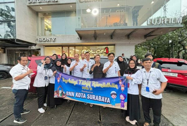 BNN Kota Surabaya Bagikan Takjil Ramadhan, Sambut Hari Jadi BNN Ke-23 dengan Kepedulian