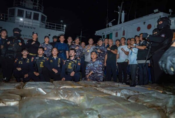 KEPALA BNN RI TINJAU KAPAL MT SEA DRAGON YANG MENGANGKUT NARKOTIKA JENIS SABU