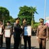 BNN KOTA SURABAYA TERIMA PENGHARGAAN DALAM UPACARA HARI BHAYANGKARA KE-79 DI BALAI KOTA SURABAYA