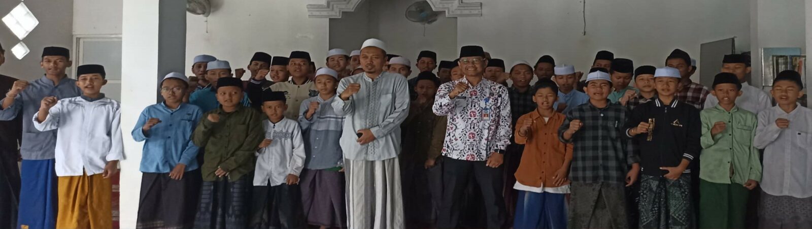 SOTO BANGKALAN: BNN Surabaya Gaungkan Semangat HANI 2025 di Pesantren Raudlatul Ulum